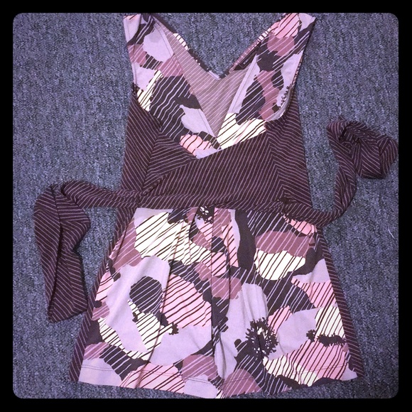 BCBGMaxAzria Tops - Tummy hiding BCBG SHIRT V NECK TIE BACK SMALL 4